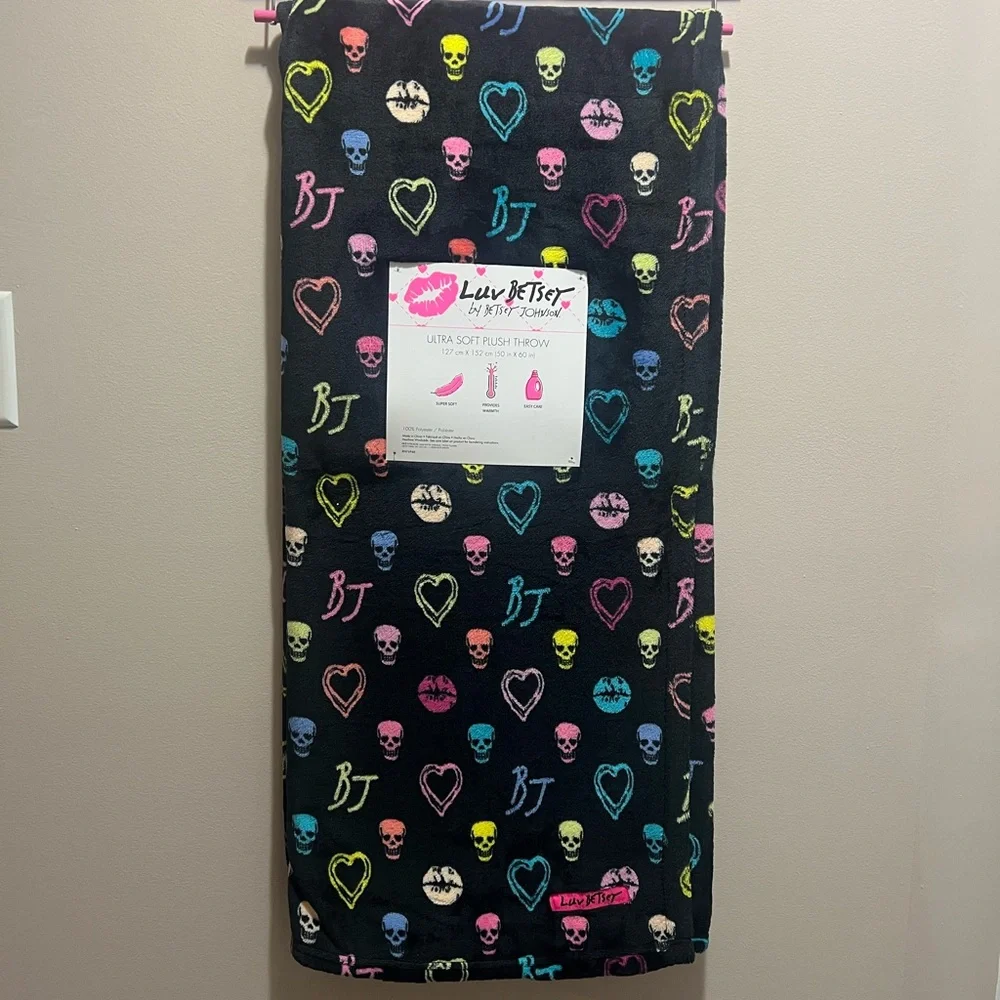 Betsey Johnson skull blanket